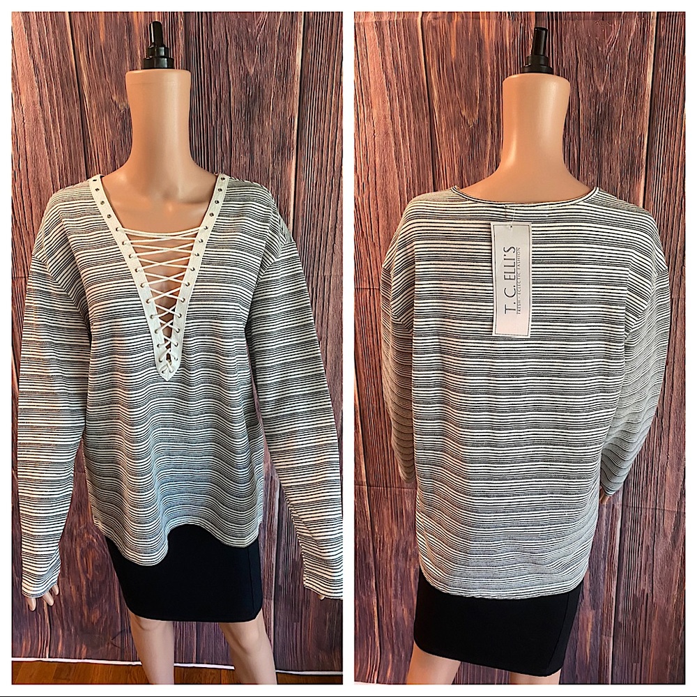 T.C Ellis size medium NWT charleston top black white cream boho lace up blouse
